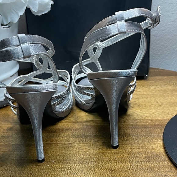 Touch of Nina satin and crystal Metallic Strappy Heels worn once Sz 9.5 with box - Picture 9 of 11
